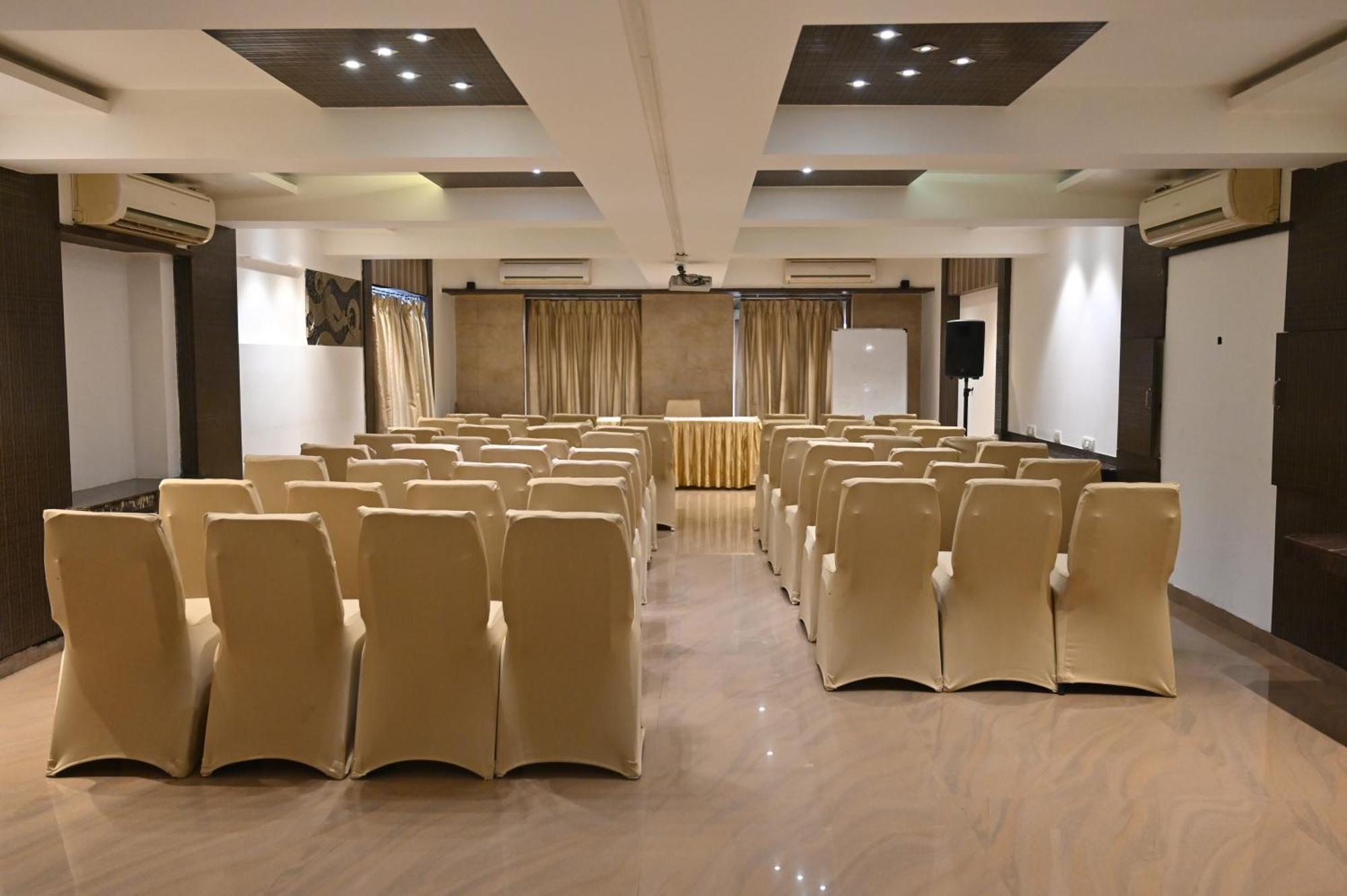 Kumar Resort By Turtle, Lonavala Exterior photo