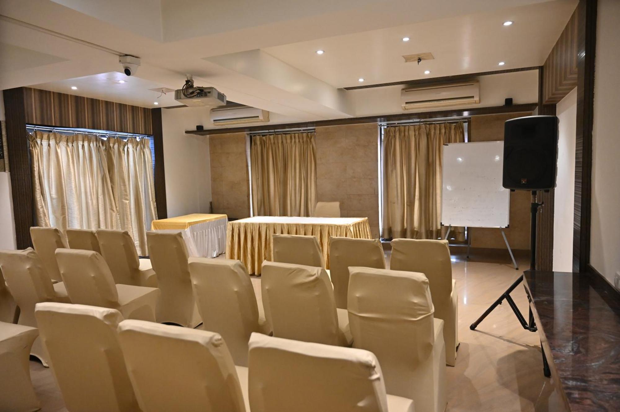 Kumar Resort By Turtle, Lonavala Exterior photo