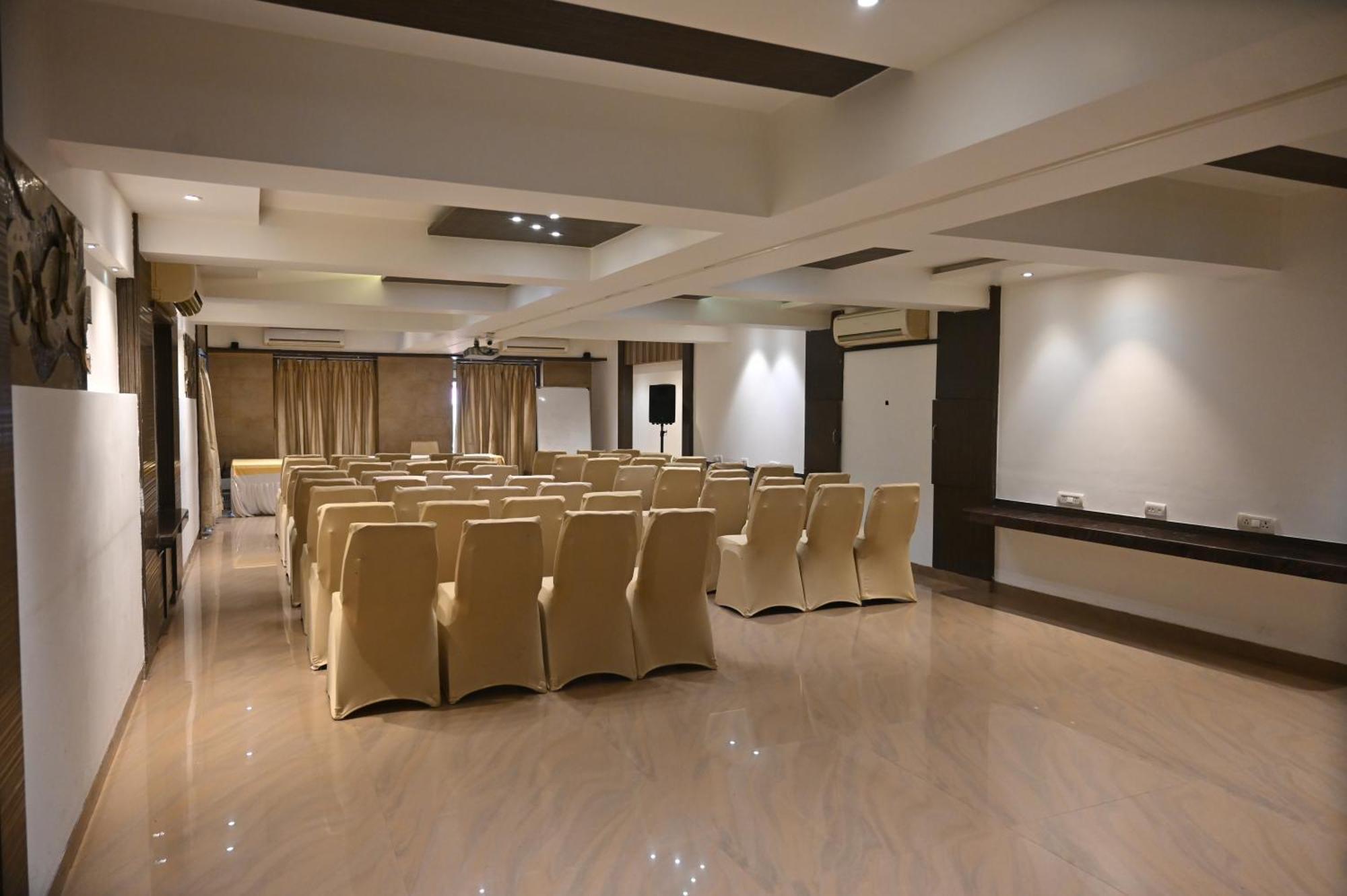 Kumar Resort By Turtle, Lonavala Exterior photo