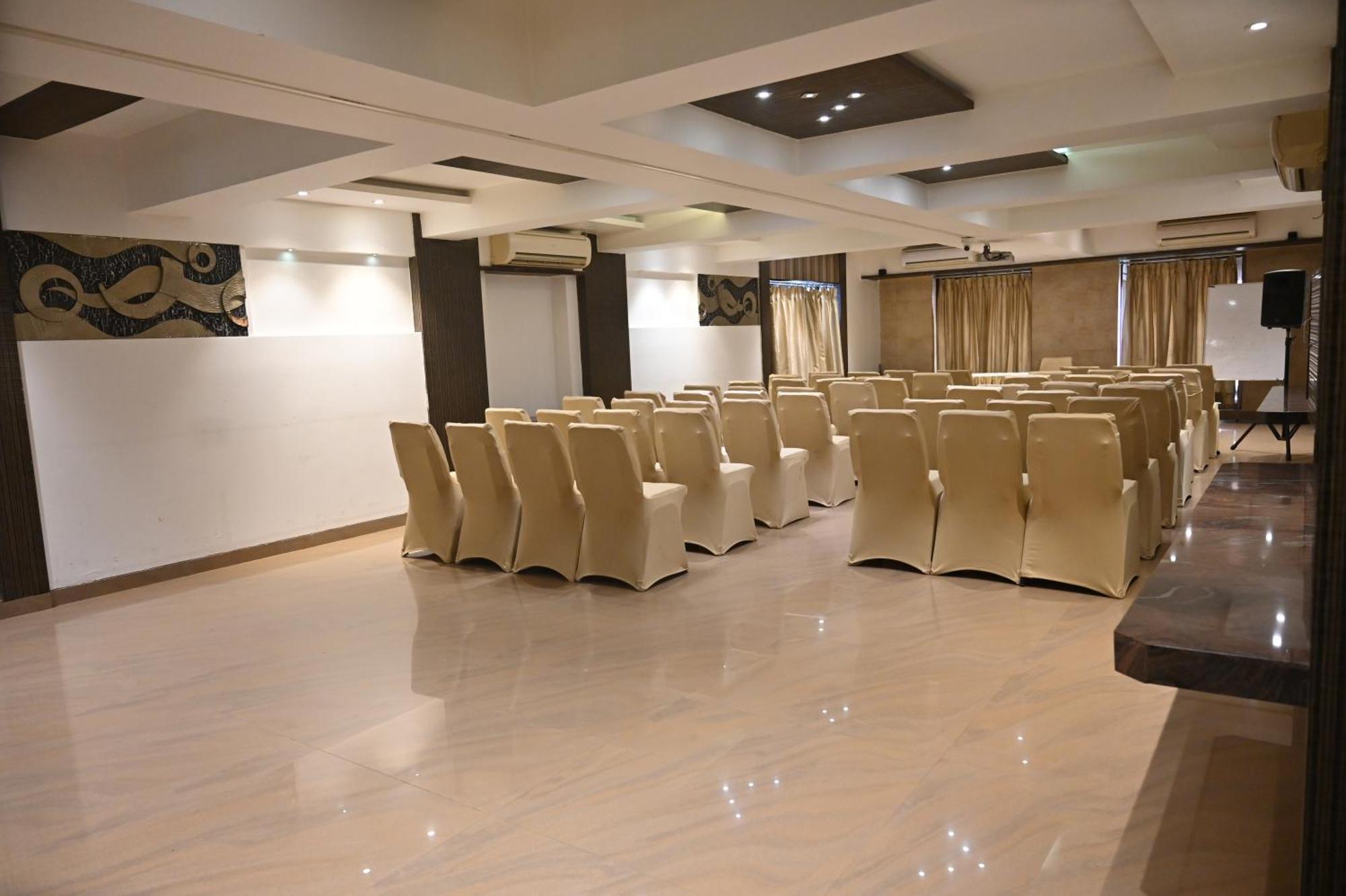 Kumar Resort By Turtle, Lonavala Exterior photo