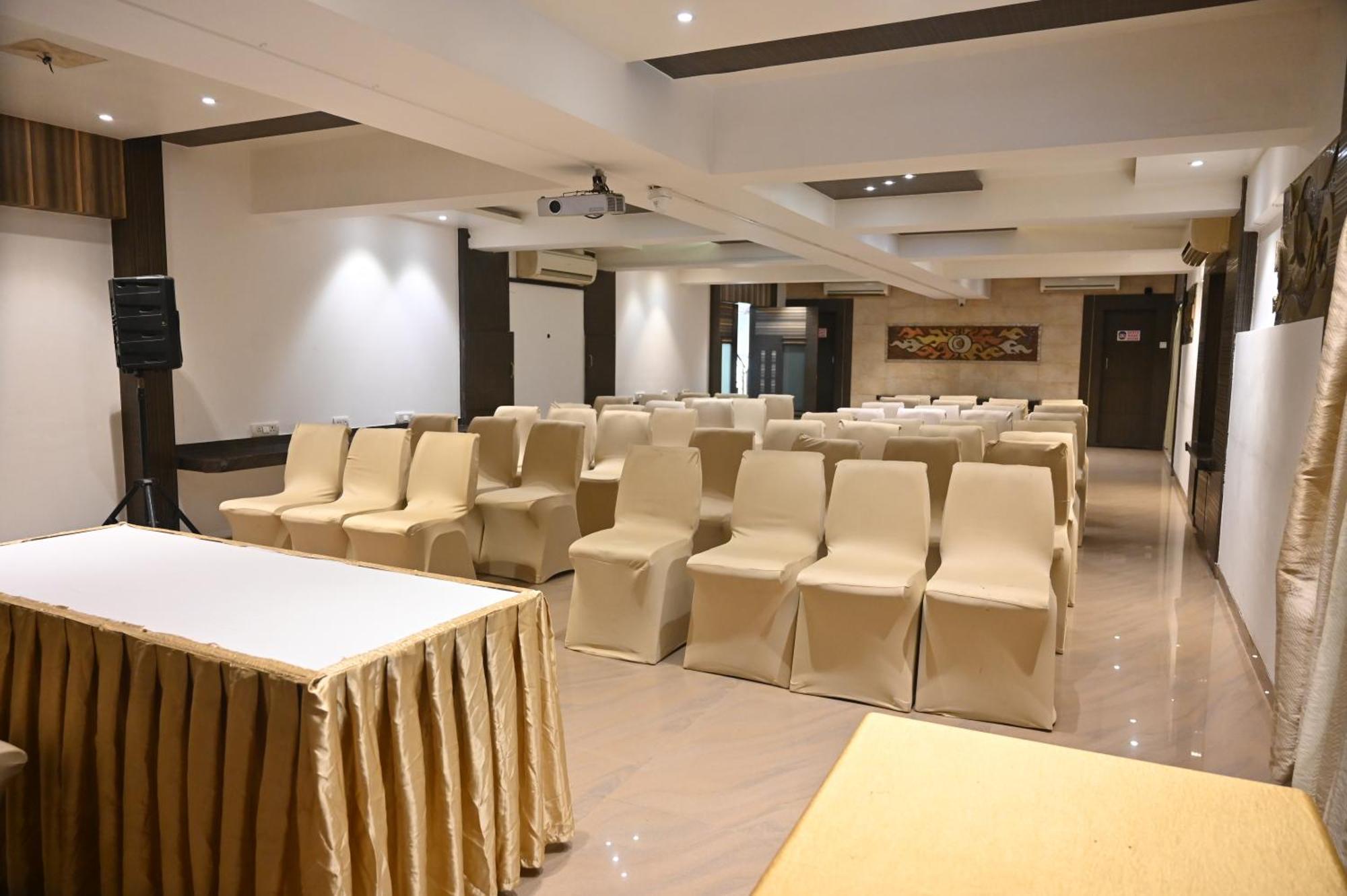 Kumar Resort By Turtle, Lonavala Exterior photo