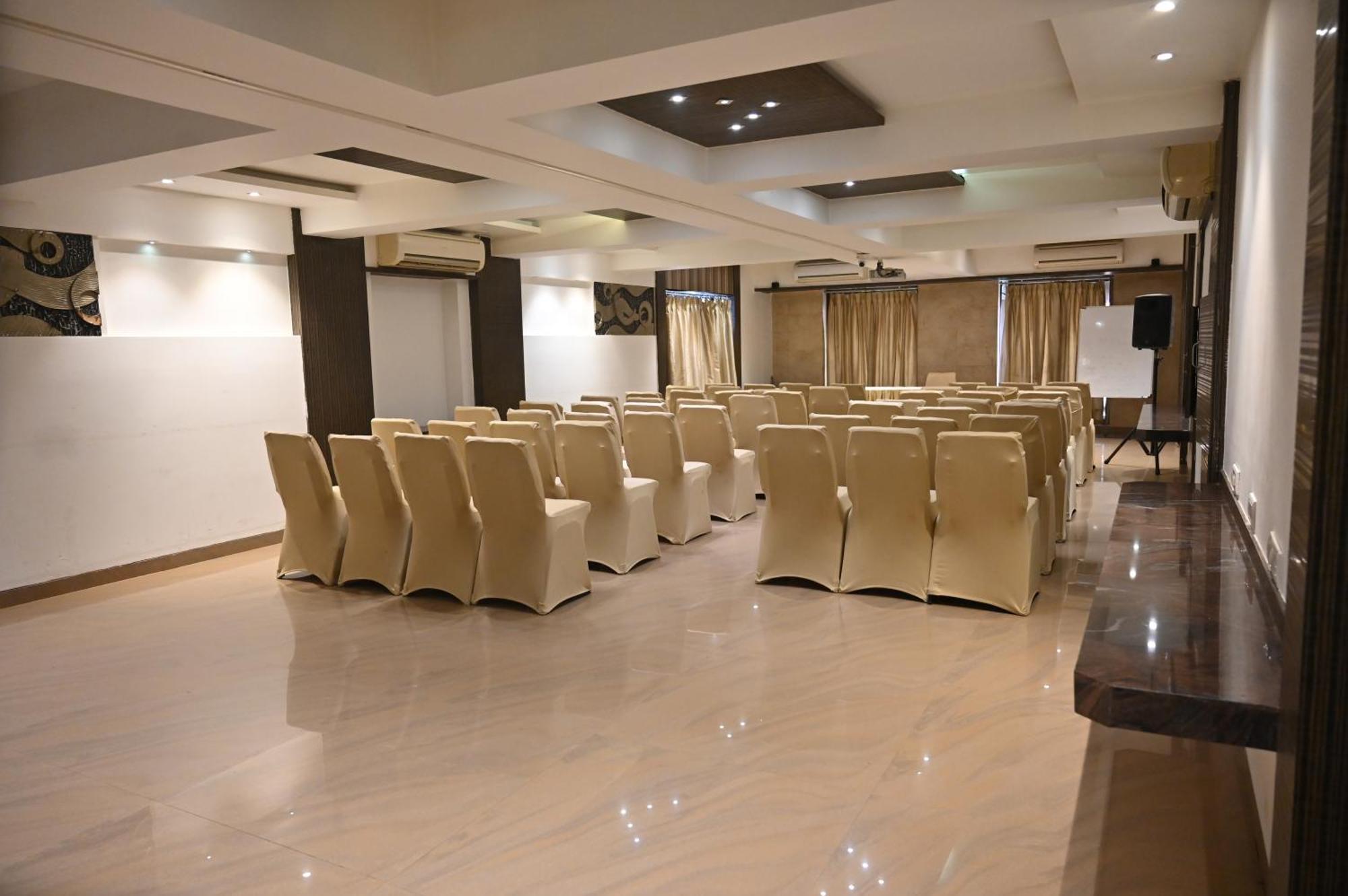 Kumar Resort By Turtle, Lonavala Exterior photo