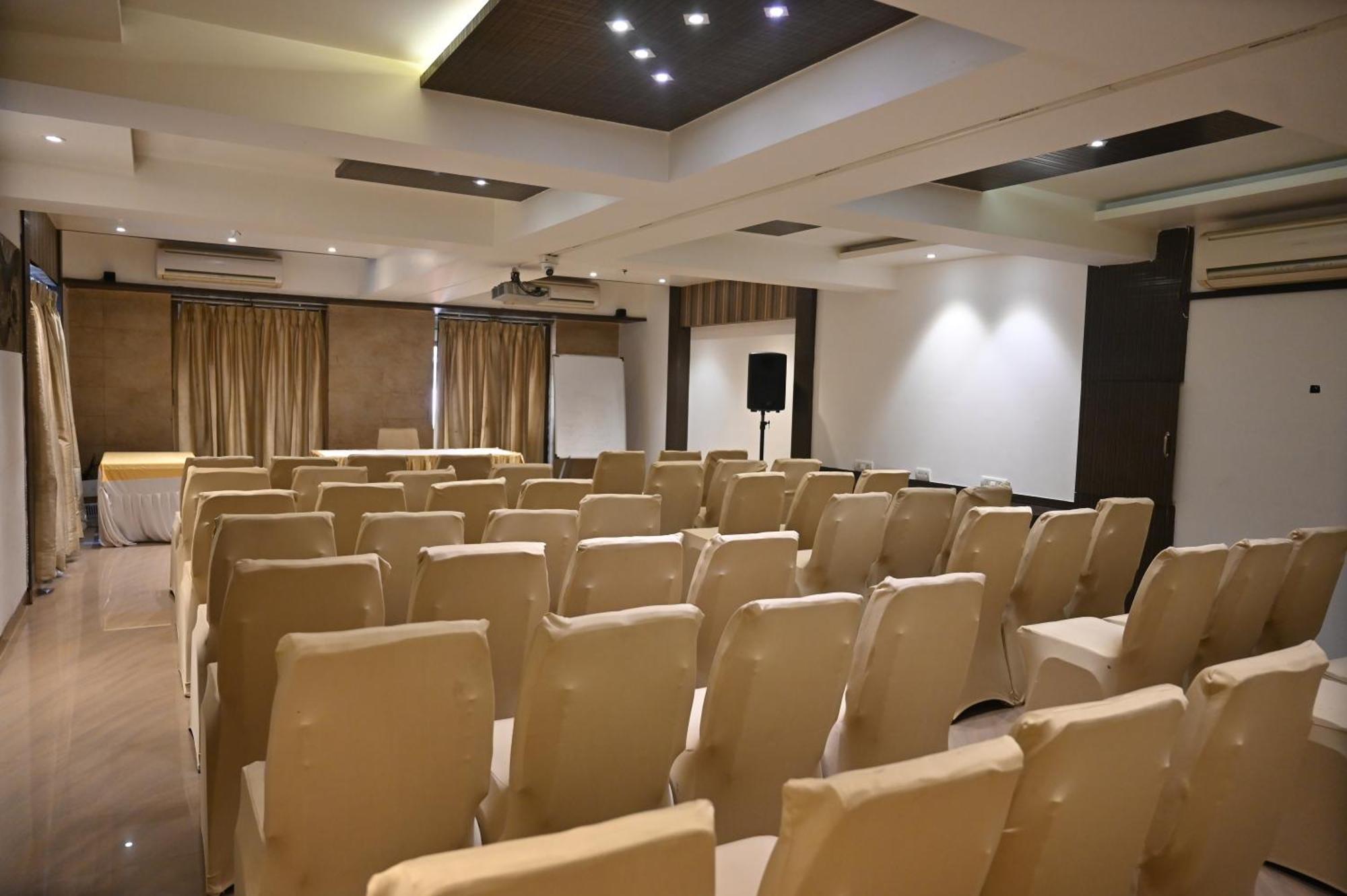 Kumar Resort By Turtle, Lonavala Exterior photo