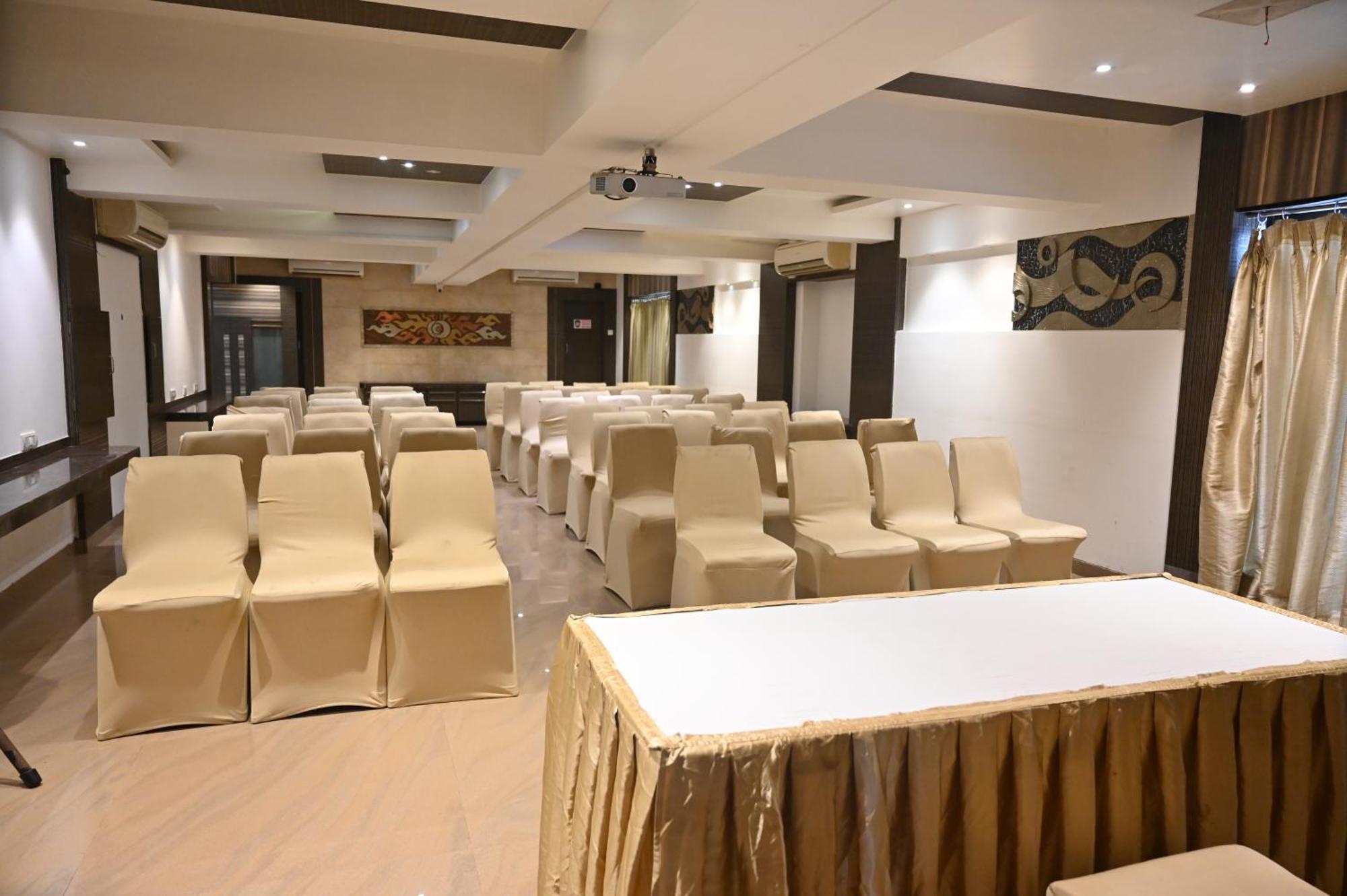 Kumar Resort By Turtle, Lonavala Exterior photo