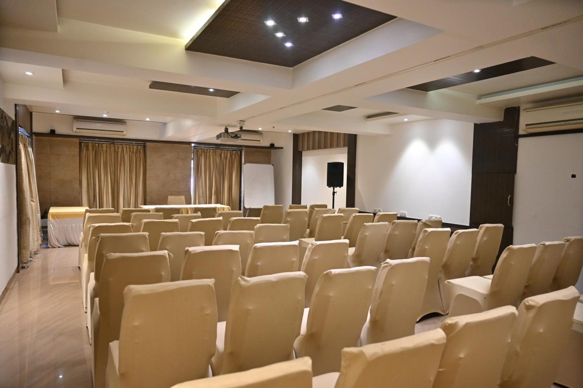 Kumar Resort By Turtle, Lonavala Exterior photo